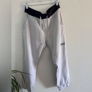 Vuori Women’s cream color joggers size XL